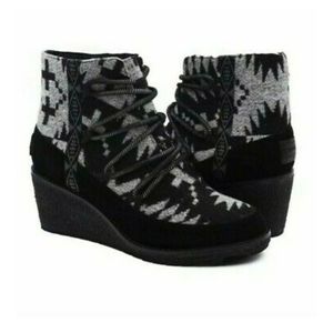 Pendleton Women's Islegate Lace-Up Wedge Boots 10